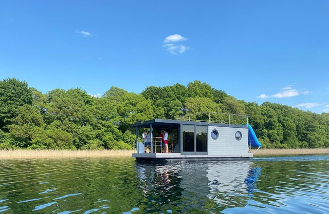 Cozy ship in Zlocieniec with lake view