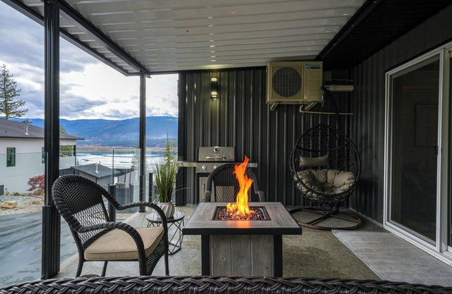 Cozy Shuswap Lake getaway, family sized suite, 5 minutes to downtown Salmon Arm!
