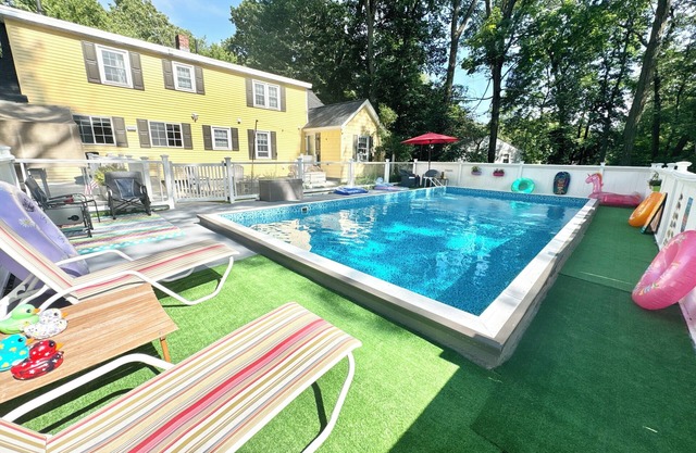 Cozy side-by-side 1 bed 1 bath Apartment - Relaxing Getaway with a Pool