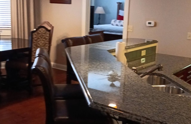 Cozy ski & golf retreat in Poconos w/arts and game room close to hiking trails.