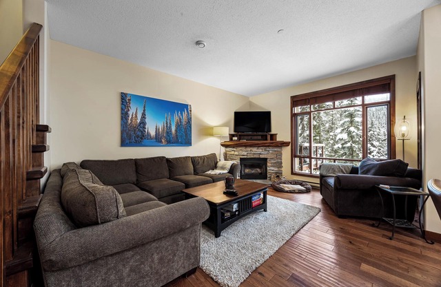Cozy ski-in ski out at Sun Peaks