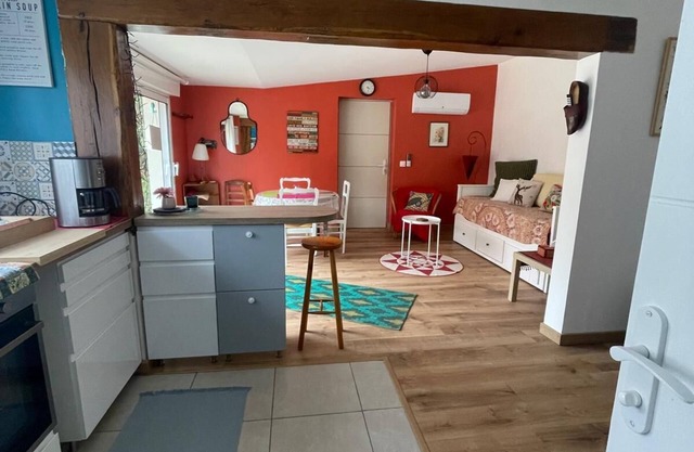 Cozy Solognot cottage in the heart of La Ferté St Aubin with office/playroom.