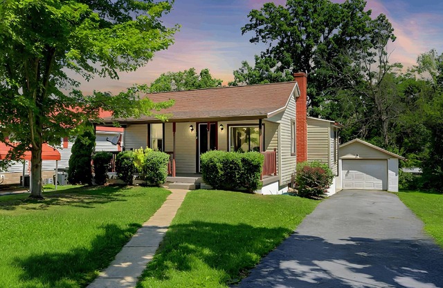Cozy space. Pet Friendly w/yard. Near Harrisburg