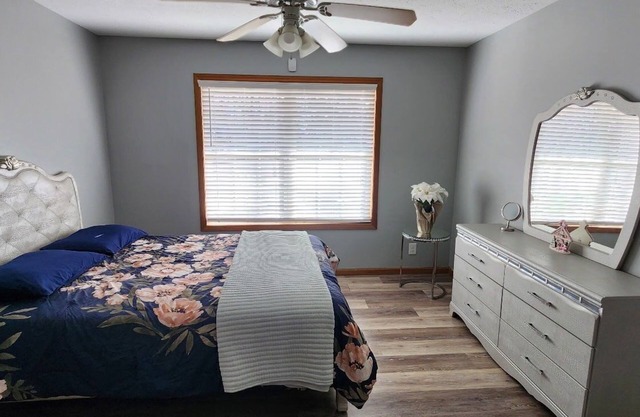 Cozy & Spacious 4-bedroom house with large backyard w/private fence in Lafayette