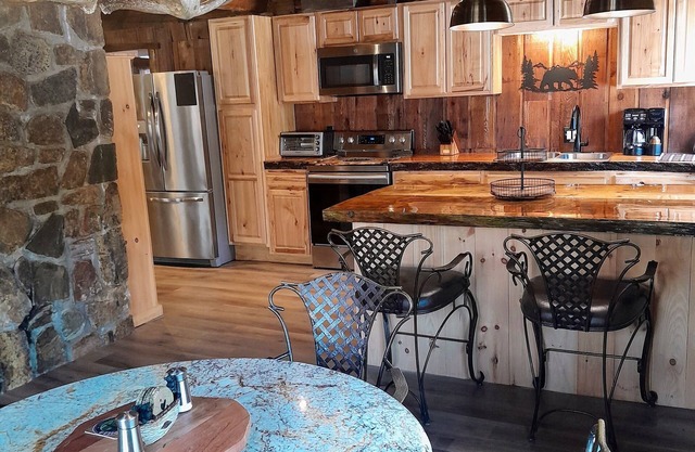 Cozy & Spacious Lake George "Lazy Bear Lodge II"
