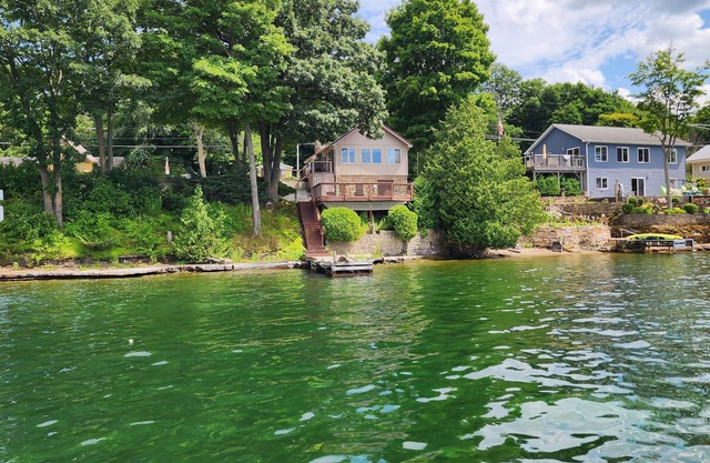 Cozy St. Lawrence waterfront cottage. Two bedrooms, 1 bathroom sleeps 4!
