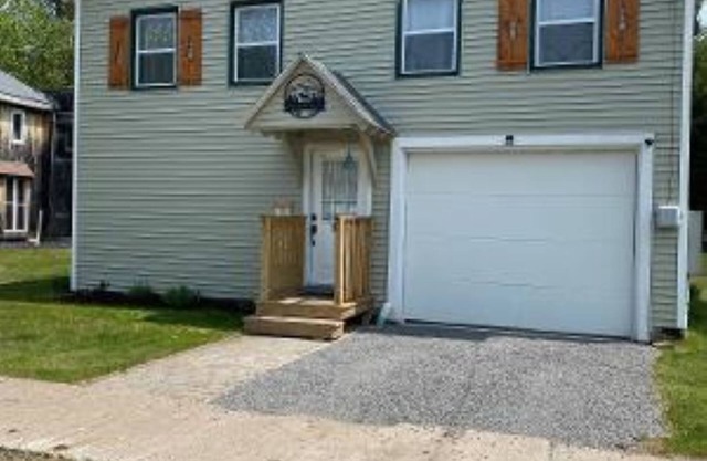 Cozy stay within walking distance to everything!