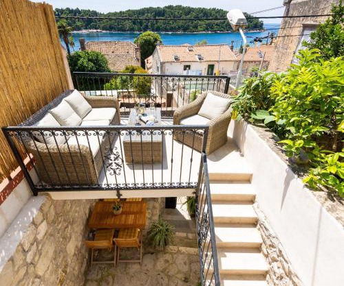 Cozy stone house with lovely view in Cavtat centre