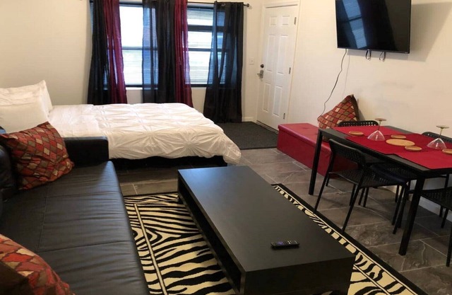 COZY STUDIO APARTMENT! CLOSE TO JOURNAL SQUARE