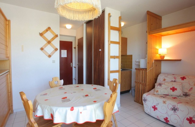 Cozy Studio for 3 with Balcony, Near Slopes and Shops