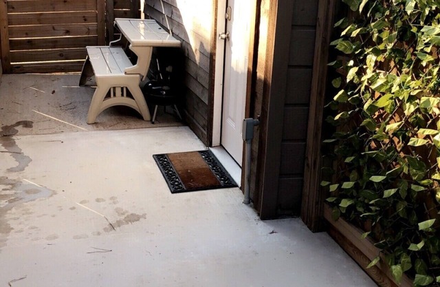 Cozy studio Generac backup powered equipped with washer&dryer. Hablo espanol