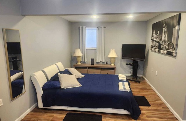 Cozy studio in lovely Long Beach NY, Beach Passes,LIRR,stores, Outlets and more.