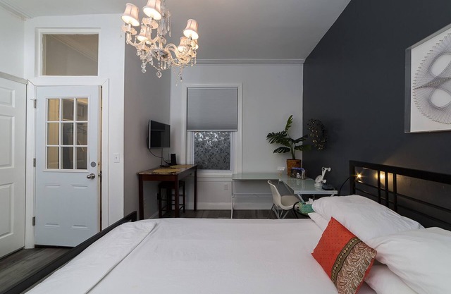 Cozy Studio in University City!