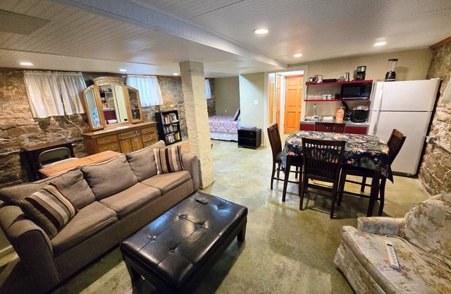 Cozy studio on the Fashionable East Side of Milwaukee
