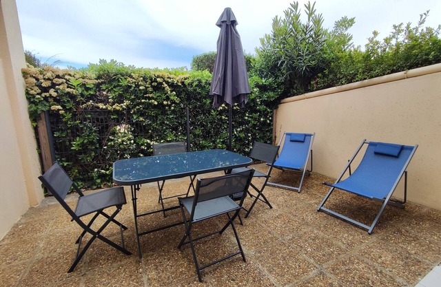 Cozy Studio, Pool, Tennis, 500m from Beach - Sleeps 4