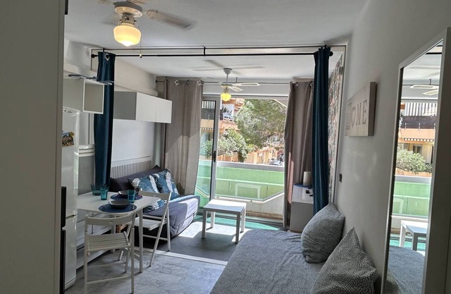 Cozy Studio with A/C, Loggia, Near Beach & Shops, Private Parking - Bormes-les-Mimosas
