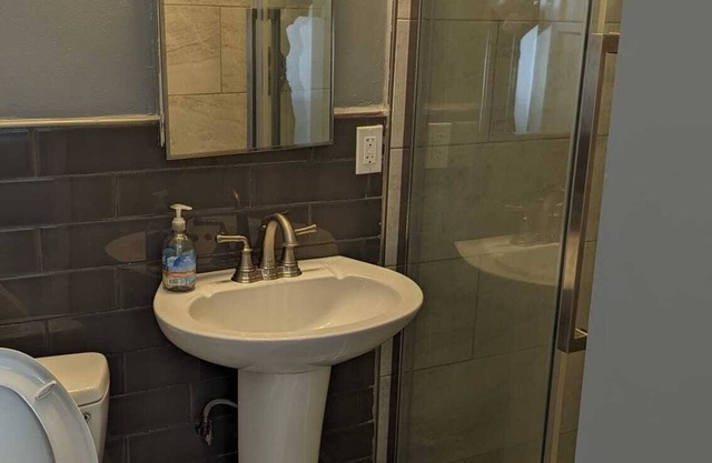 Cozy studio with WiFi and AC in charming Los Angeles