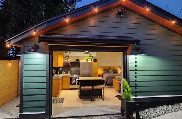 Cozy stylish studio with WiFi in Tacoma.n