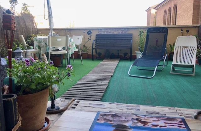 Cozy & Sunny Loft With Terrace. 10 Minutes Downtown