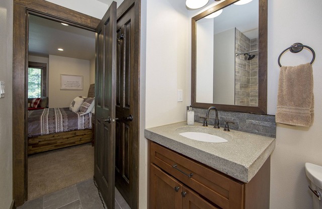 Cozy Suncadia Home On 18th Hole with hot tub!
