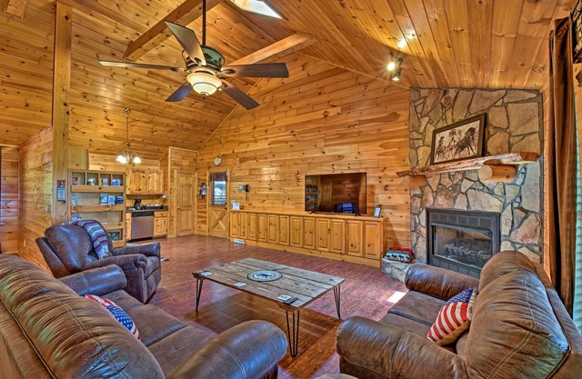 Cozy 'Sunset View' Cabin w/Game Room & Mtn Views!