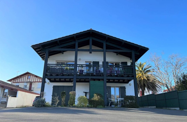 Cozy T1 bis with Terrace, Parking, and Internet near Cambo-les-Bains Center
