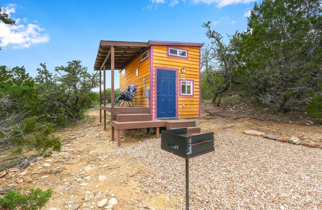 Cozy Tiny House in Dripping Springs w/Sunset Views & Romantic Fireplace