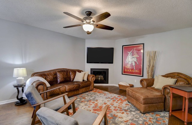 ♥Cozy Townhome w/Lux Beds♥Full Kitchen♥ Deck+Grill♥Park access two doors down♥