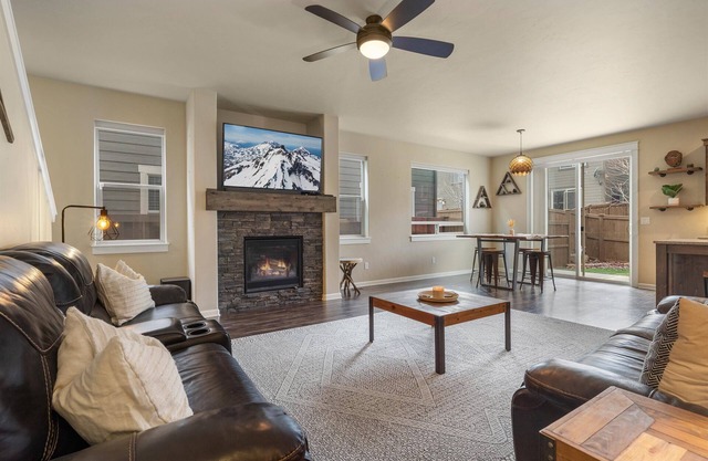 Cozy Townhome with Pet-Friendly Yard