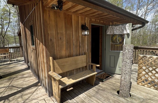 Cozy Treehouse in Walland.