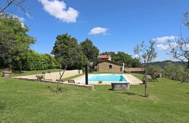 Cozy Tuscany farmhouse private pool up to 12 pax
