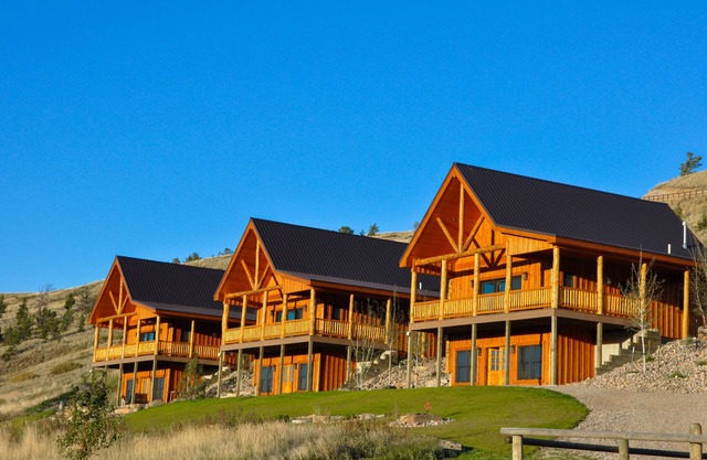 Cozy Two Bedroom Cabin on Private Montana Dude Ranch - Lucky Spur