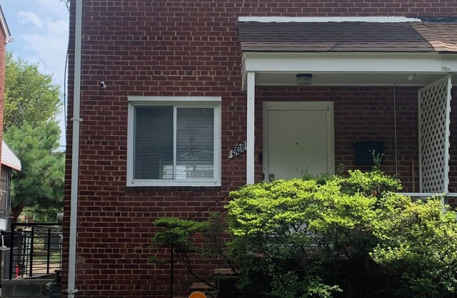 Cozy Two Bedroom with parking!