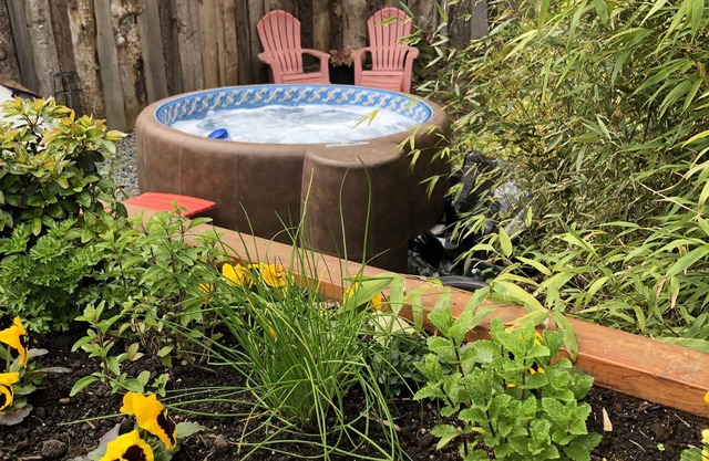 Cozy up at mill hill with HotTub