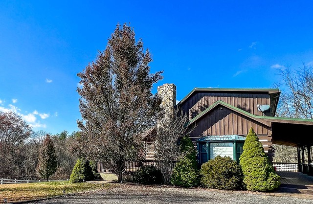 Cozy Up in the Carolina Mtns- Your Perfect Winter Escape Awaits!