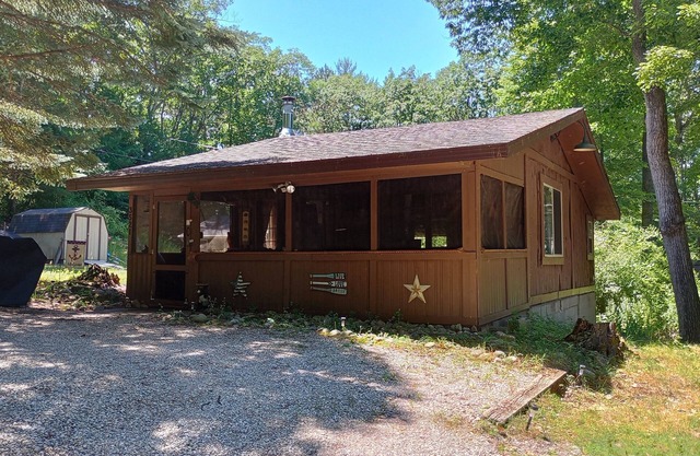 Cozy up-north cabin near lake