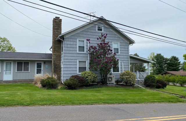 Cozy updated house with gorgeous view near Eagles Mere Lake