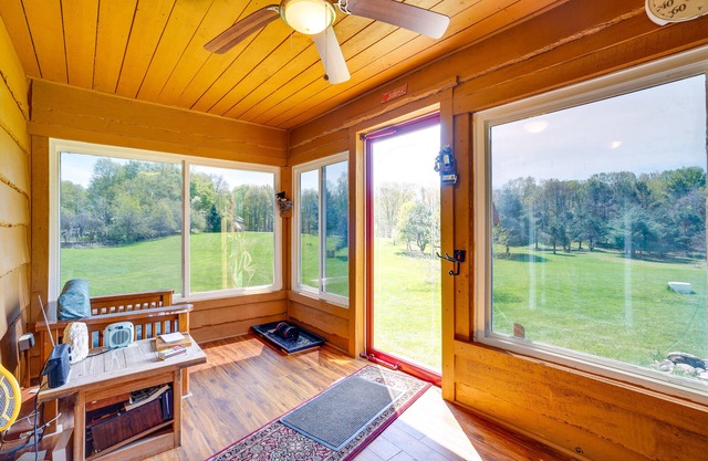 Cozy Upstate New York Getaway w/Fire Pit!