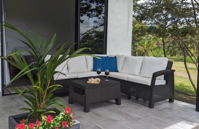 Cozy Villa with private pool, 5 min walk to a secluded beach, family friendly