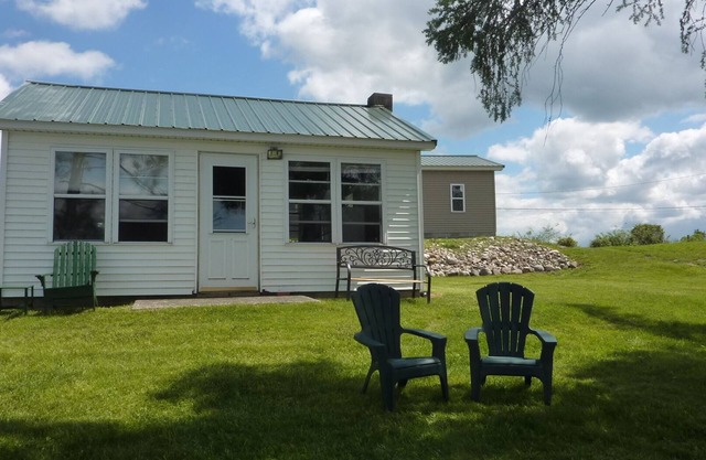 Cozy Vintage Cottage on Big Lake (yes, that's the name of the lake)