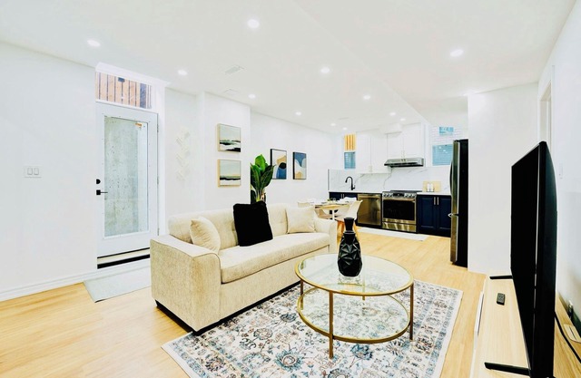 Cozy, warm and inviting Oasisn2BRM | 1 Bathroom | Kitchen