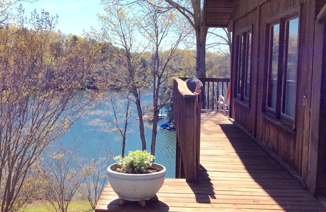 Cozy Waterfront Cottage - Cabin 7 Cedar Key, No Wake Cove, Great Views!
