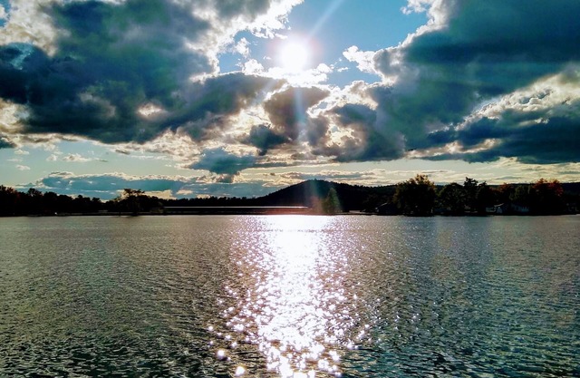 Cozy Waterfront Cottage Only Minutes from Downtown Keene, NH!