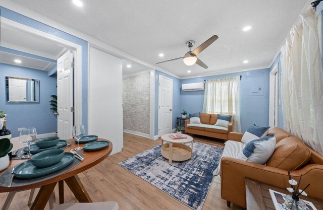 Cozy & Welcoming Home in Antique Row WPB