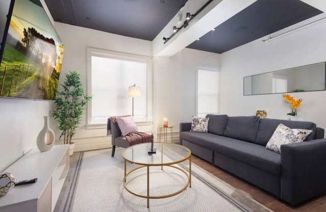 Cozy2BR on Riverwalk w Gym & Parking, Near Dome