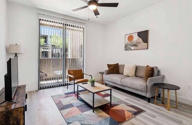 CozySuites Glendale - Westgate w pool! 18