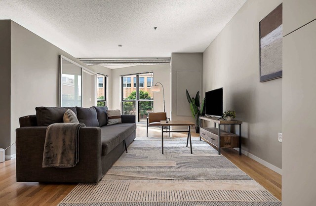 CozySuites Mill District with pool, gym #12