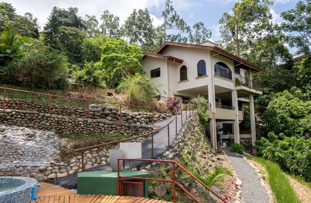 CR Mariposa Gateway