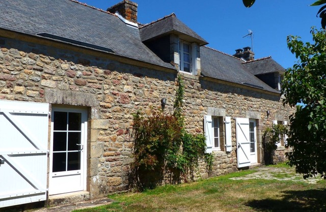 Crac'h, charming longère in a quiet location