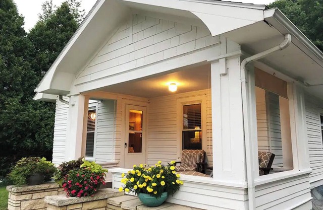 Craftsman Cottage minutes from the Mississippi River.